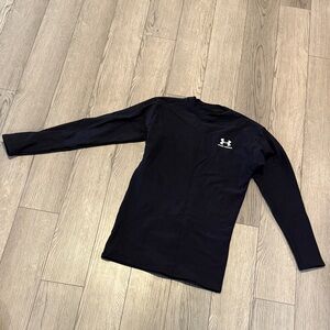 Junior size l large Under Armour Performance long sleeve shirt in good used